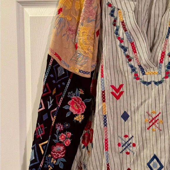 Savanna Jane Multicolor Embroidered Top - Picture 6 of 8
